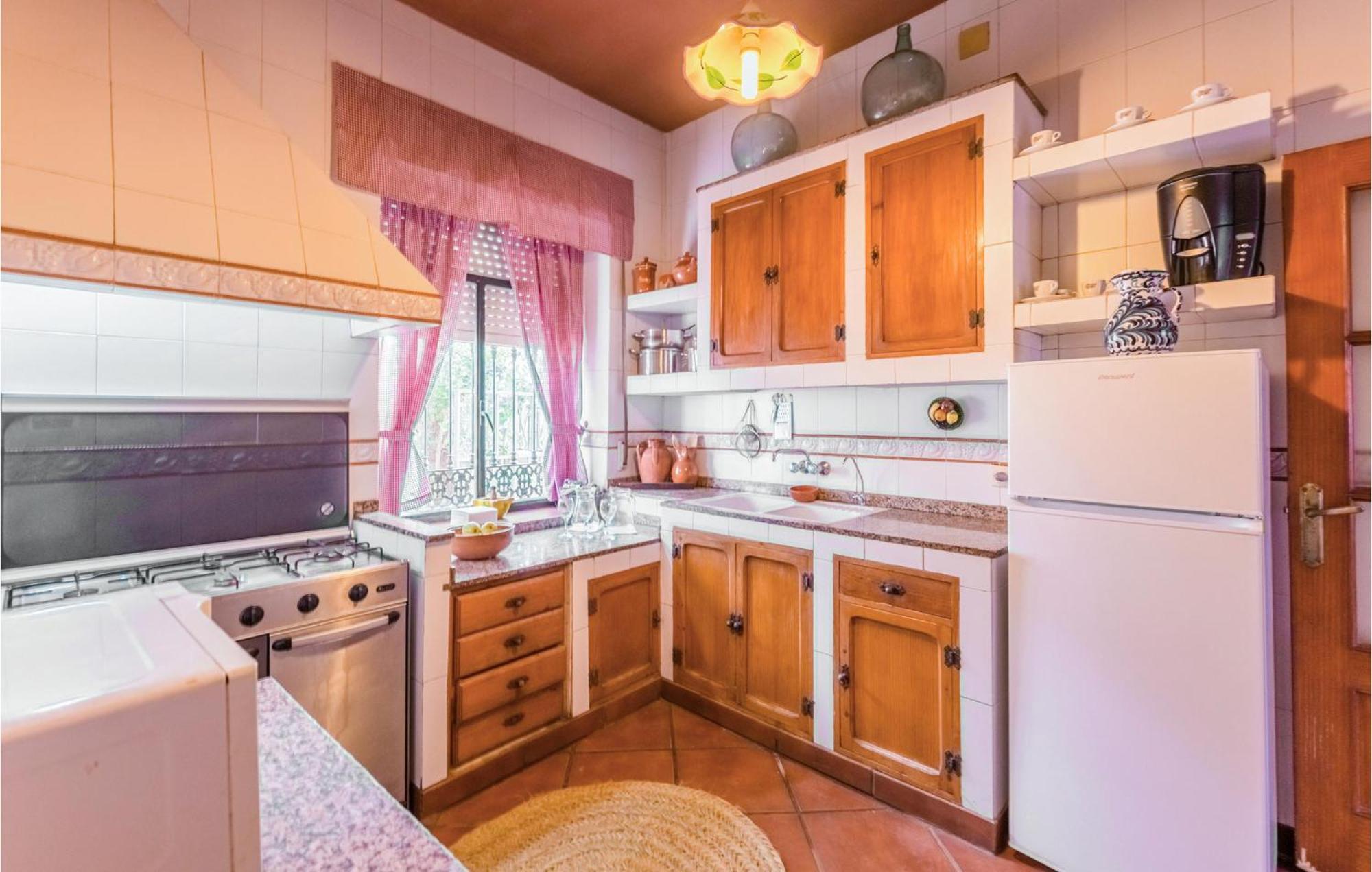 Gorgeous Home In Aldeaquemada With Swimming Pool 외부 사진