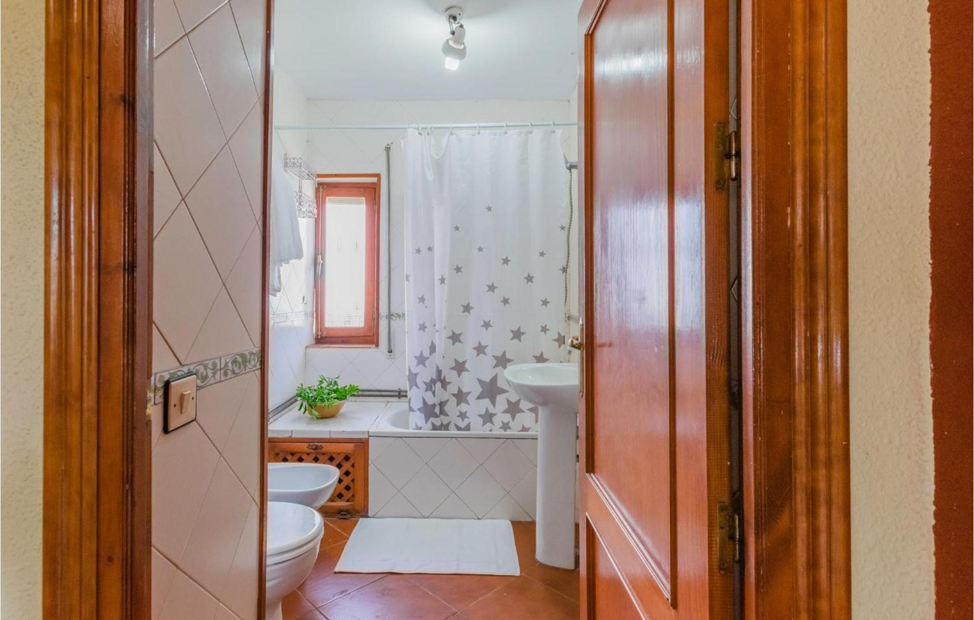 Gorgeous Home In Aldeaquemada With Swimming Pool 외부 사진